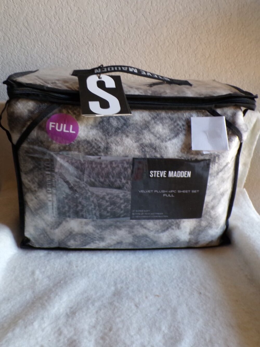STEVE MADDEN Velvet Plush Sheet Set Full New Awesome Design Print